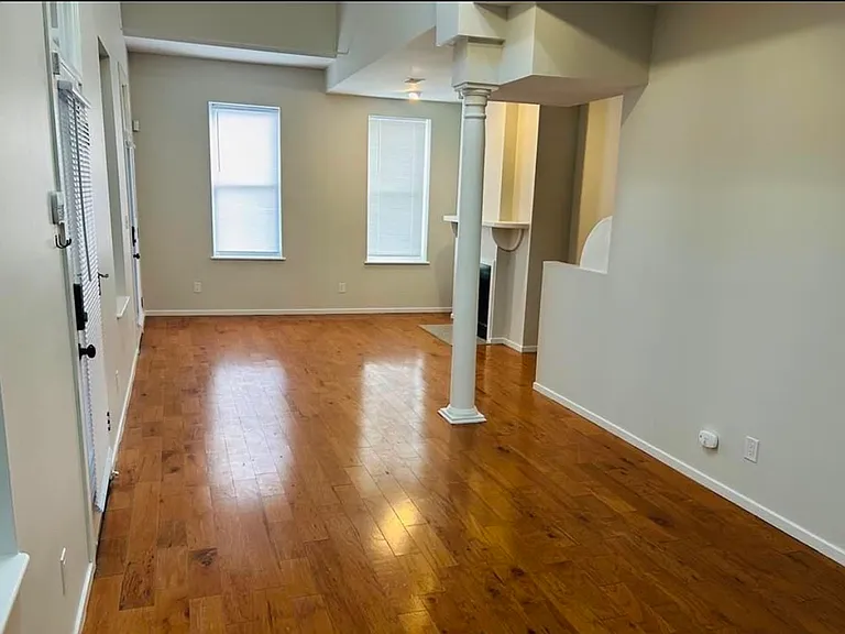 905 Park Ave — Photo 7