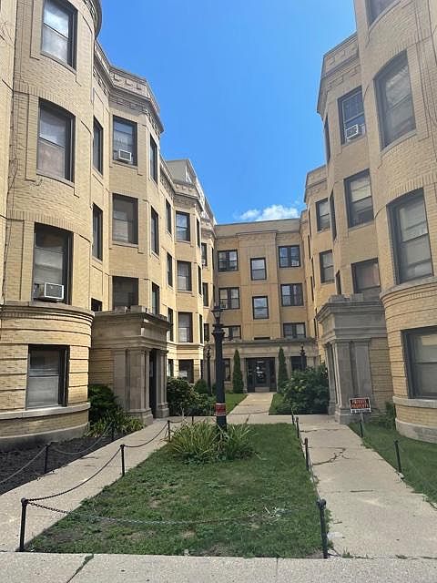 1st image of 3925 N Pine Grove Ave APT 2E