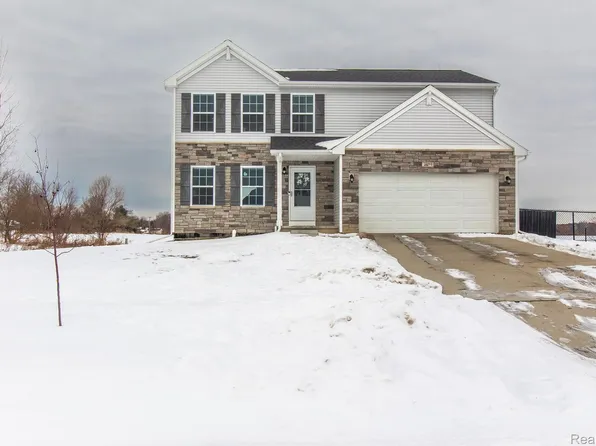 2884 Berkshire St, Lapeer, MI 48446