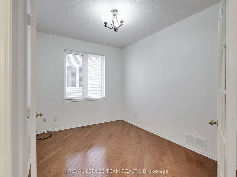 35 Norgold Cres — Photo 8
