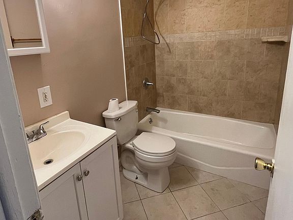 5th image of 766 Mountain Ave #8