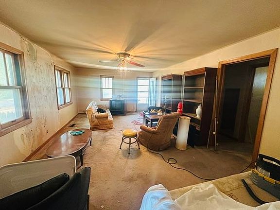 4th image of 721 S Santa Fe St