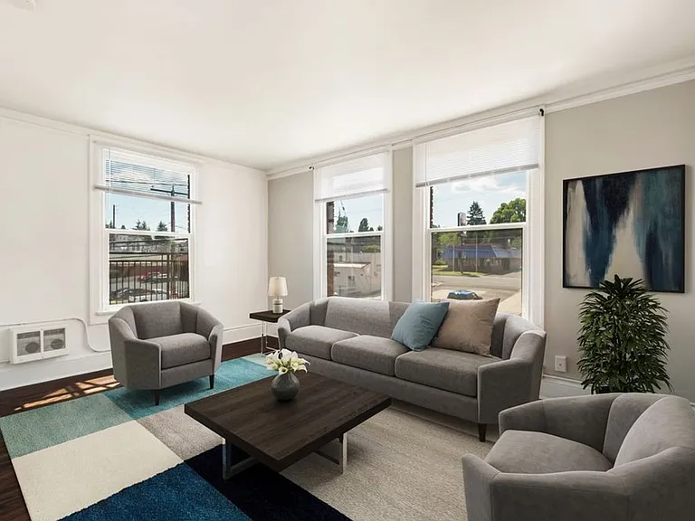 South Court Apartments — Photo 6