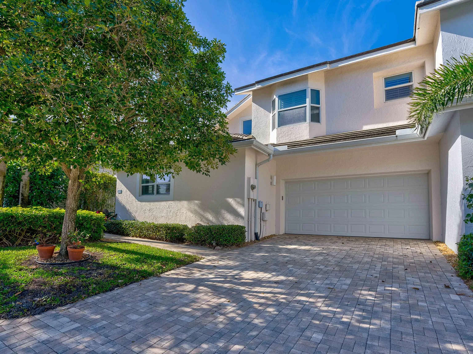 3 bed, 3.5 bath, 2113 sqft, $16,000 — Photo 3