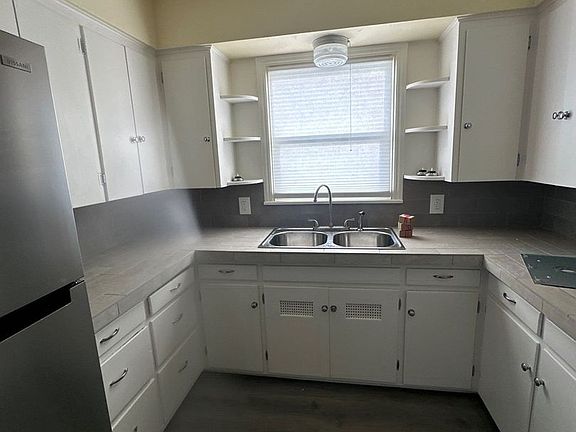 4th image of 2445 White Ave