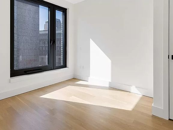 4th image of 260 Gold St #703