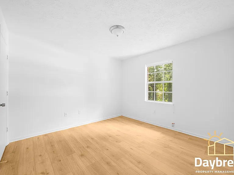 10913 Queen Ann Ct — Photo 12