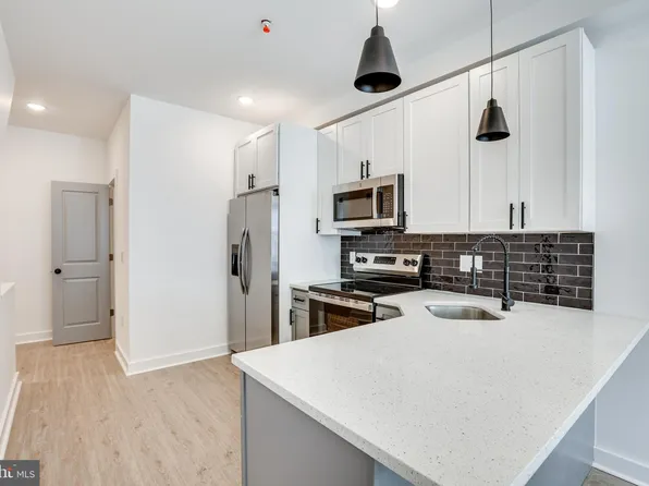 922 W Arizona St #1, Philadelphia, PA 19133