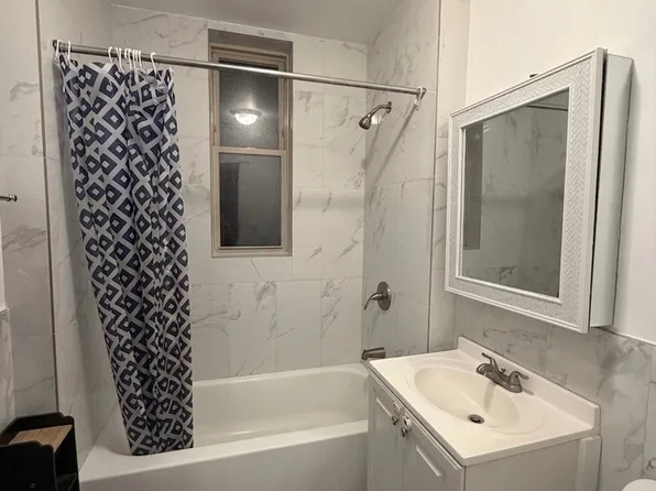 2820 S Short St APT 2R, Chicago, IL 60608