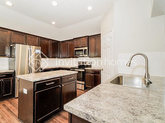 5th image of 1026 Lauren St