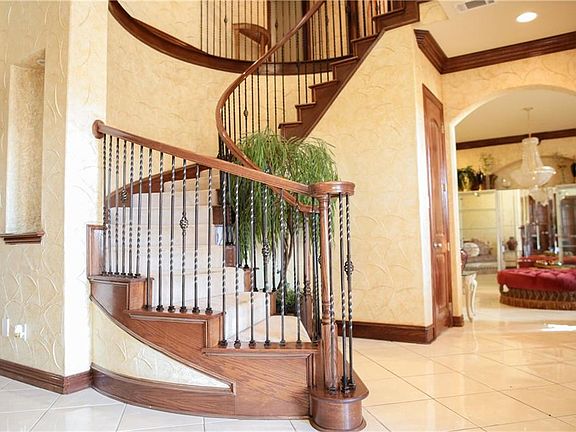 2nd image of 2237 Southern Oaks Dr