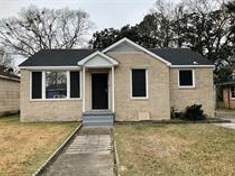 2347 Rhodes Ave — Photo 1