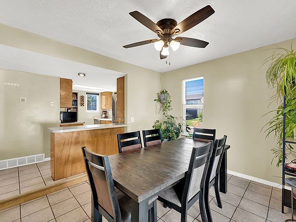 4th image of 4417 S Dunraven Dr