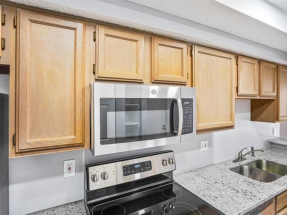 2nd image of 376 Villa Oaks Ln