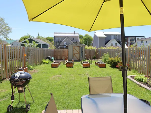 68 Bayfield St, Charlottetown, PE C1A 2G6
