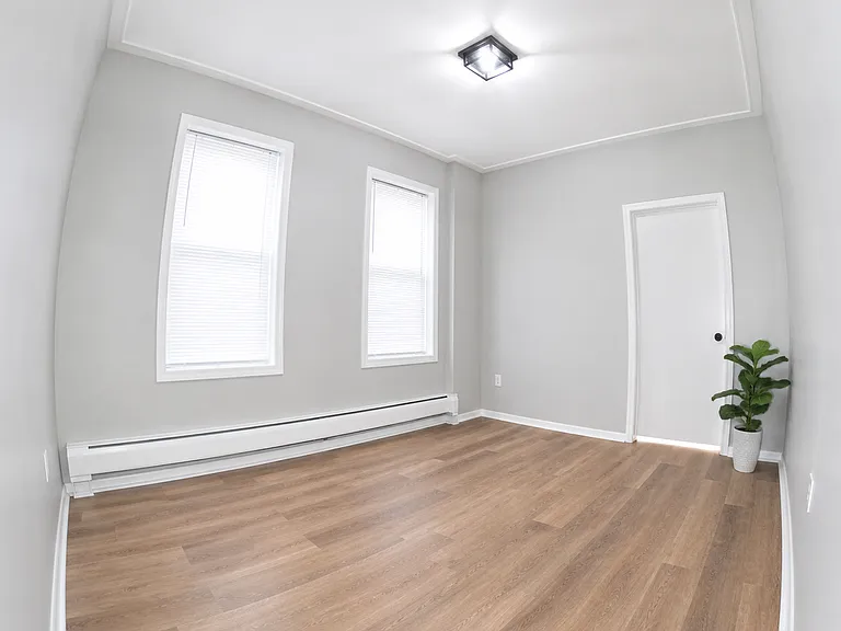 350 Princeton Ave — Photo 5