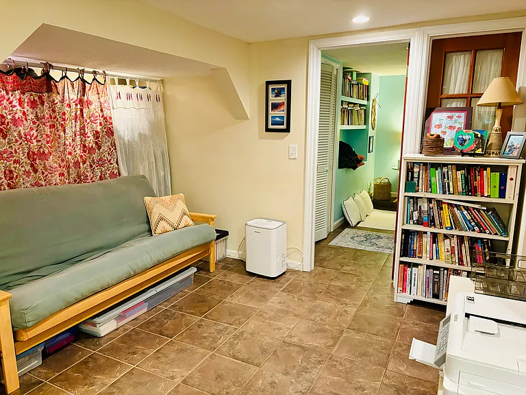 42 Madeline Ave — Photo 13