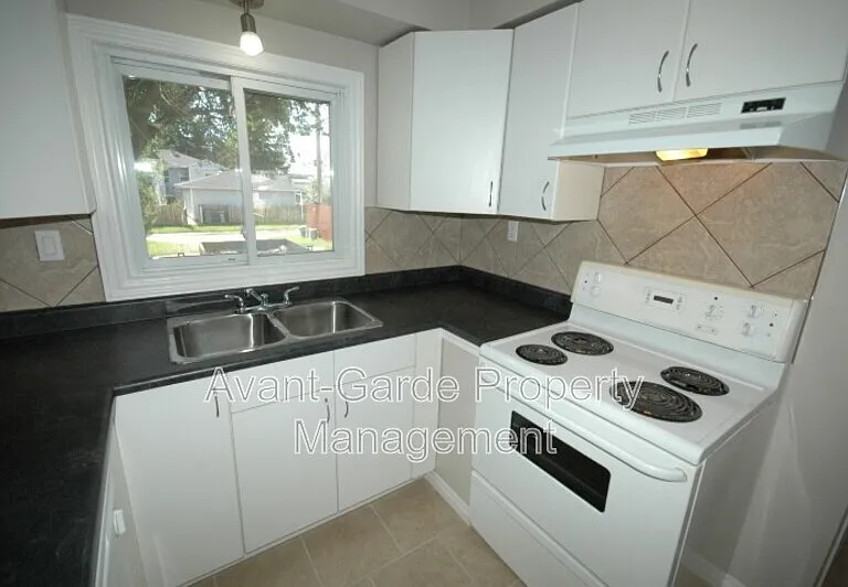 11635 111a Ave NW — Photo 13