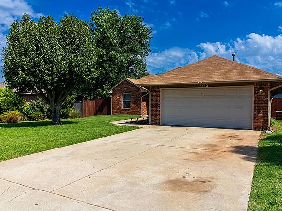 2nd image of 819 Dowden Dr
