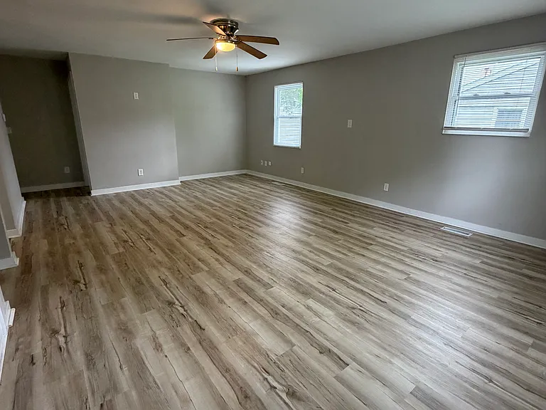 2205 Versailles Dr — Photo 2