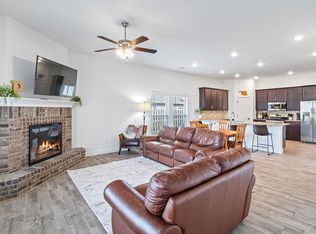 2402 England Ln, Pea Ridge, AR 72751