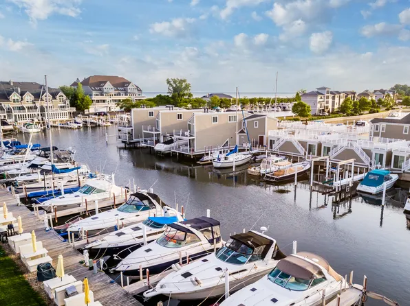 36 Harbor Isle Dr, New Buffalo, MI 49117