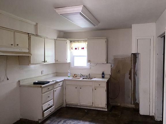 5th image of 1213 N Standish Ave