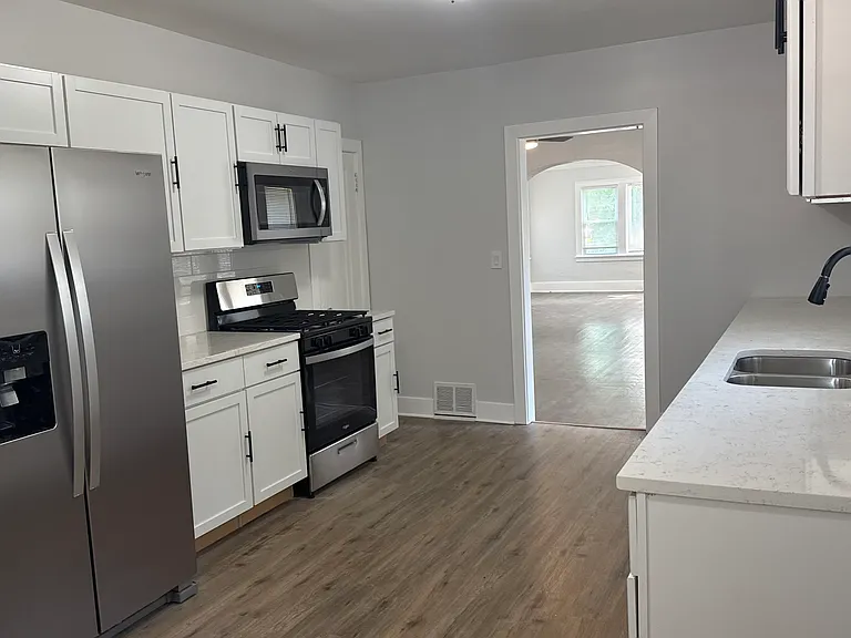 1030 N Ash St — Photo 1