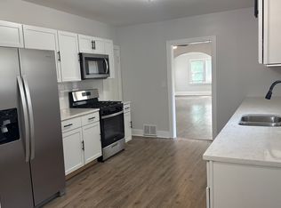 1030 N Ash St, Waukegan, IL 60085