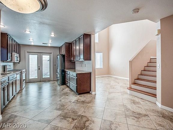 3rd image of 1116 Milpas Ln