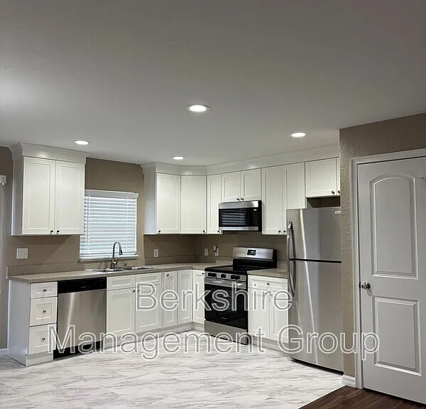 2405 Avenue C SW #A — Photo 14