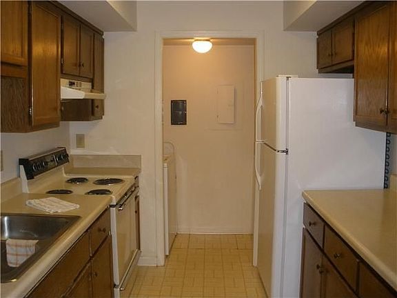 5th image of 242 Westfield Dr
