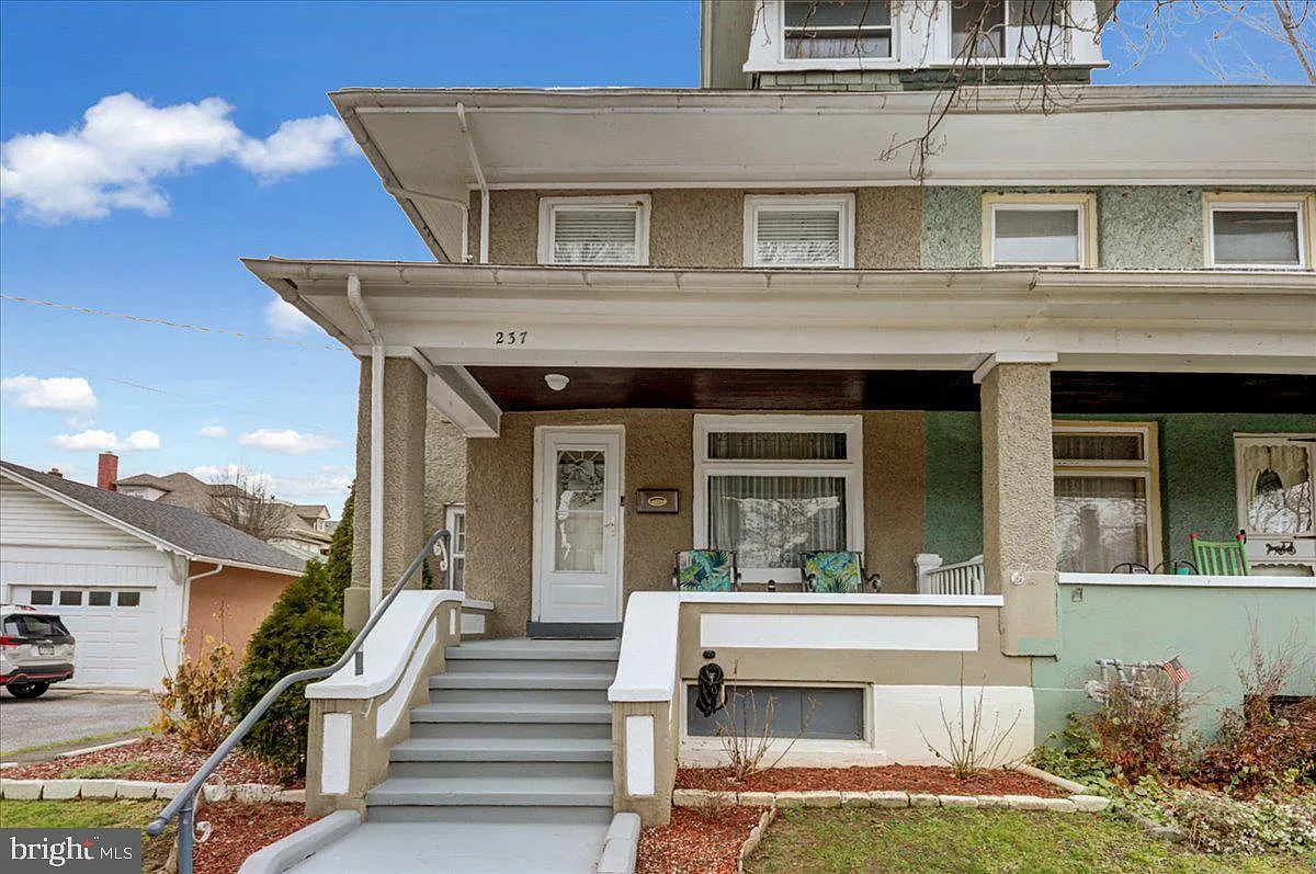237 Reading Ave photo 1