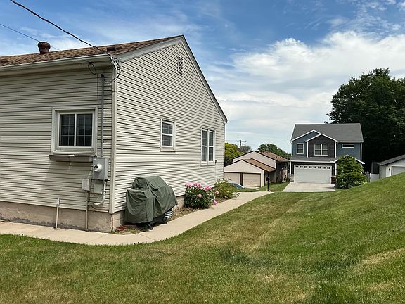 3rd image of 202 19th Ave S