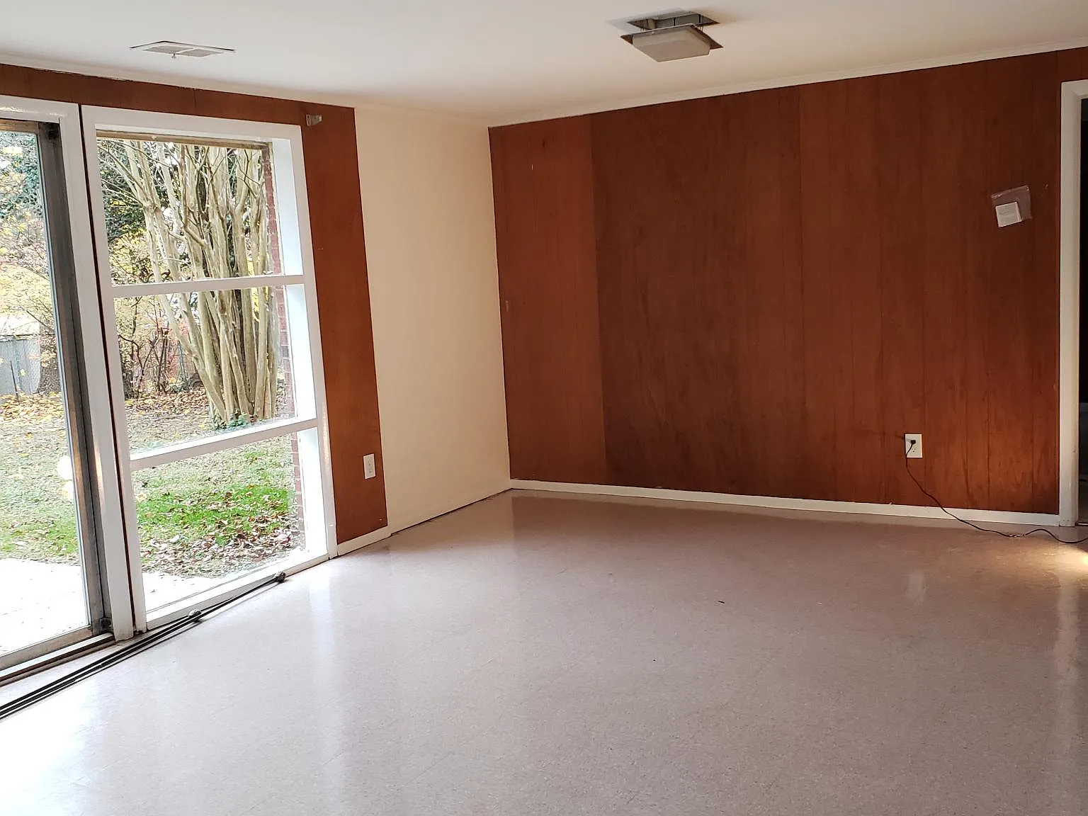 1112 Dunoon Rd — Photo 3