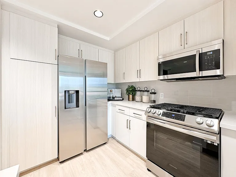 Begonia Place Luxury Apartments — Photo 76