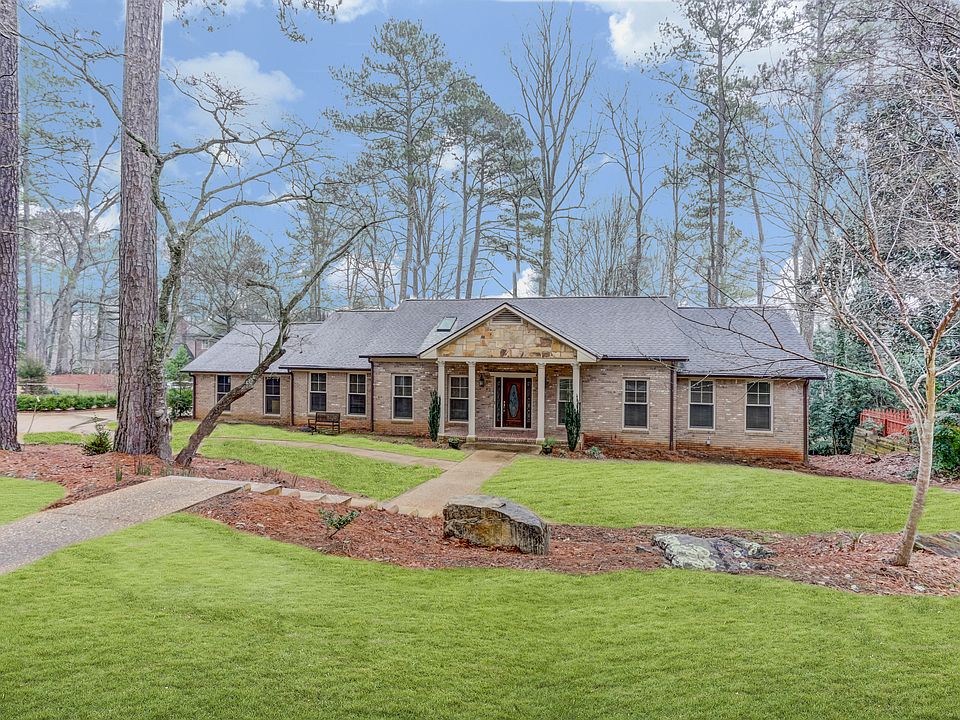 1st image of 560 Glen Eagles Cir SE