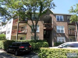 548 Ridge Ln, Fort Lee, NJ 07024