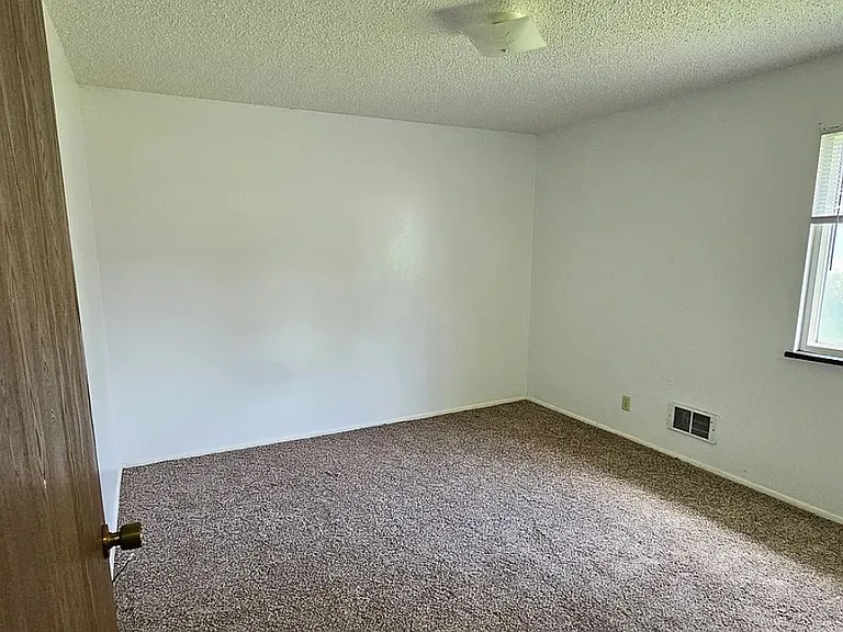 835 W Main St — Photo 6