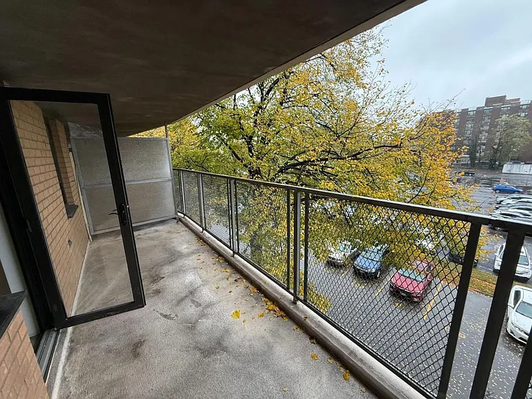 80 Guion Pl — Photo 8