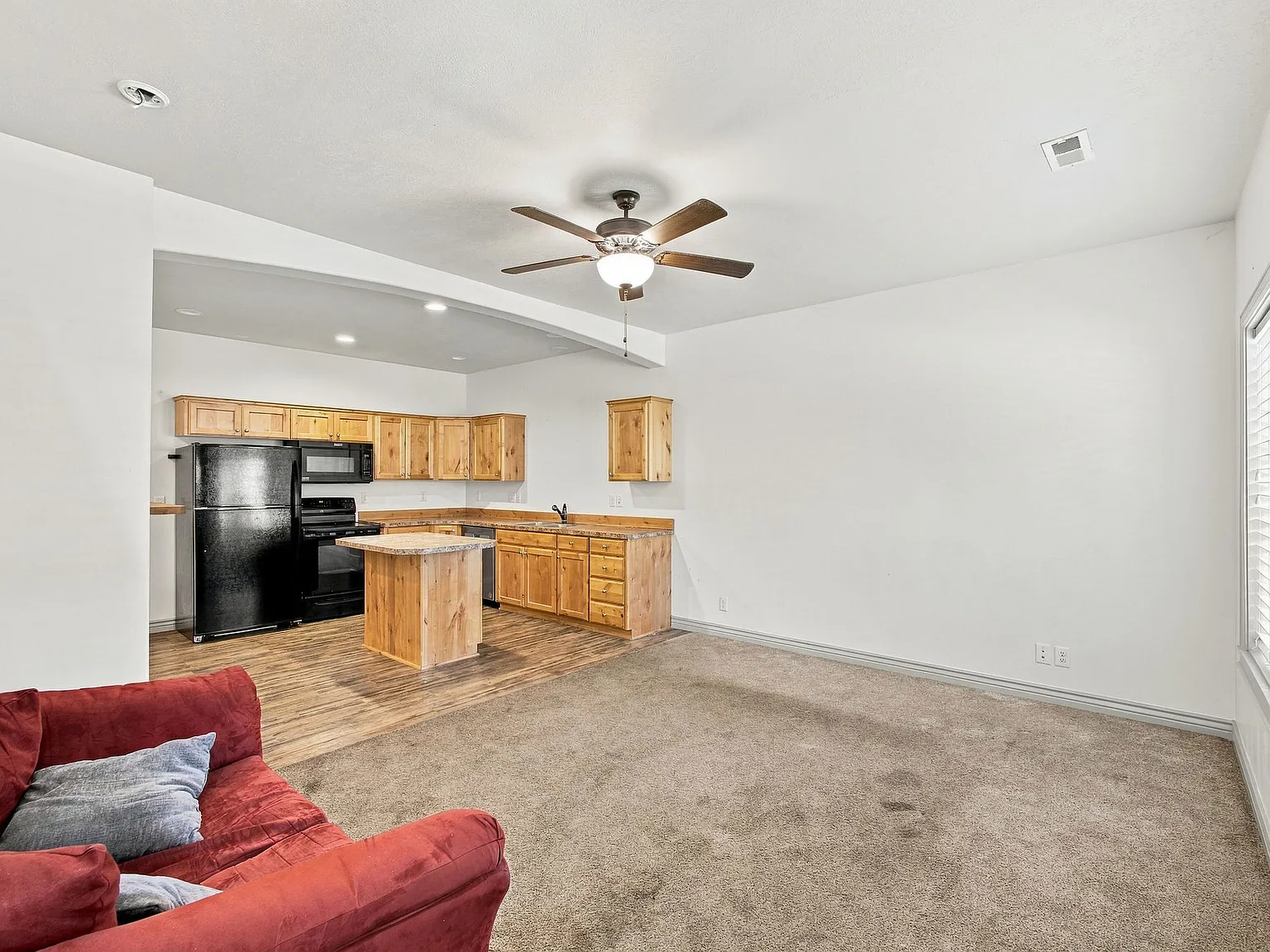 3 bed, 1380 sqft, $1,600 — Photo 3