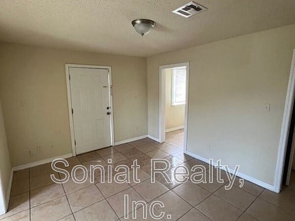 2nd image of 5501 Cameron Blvd #A