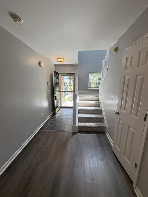 2 bed, 2.5 bath, 1353 sqft, $2,550 — Photo 2