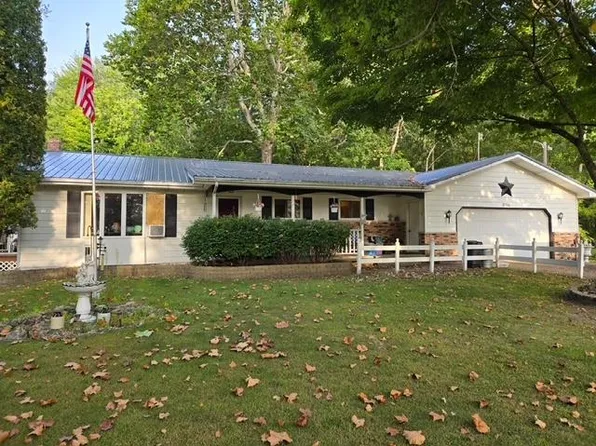 8700 S Hemlock Rd, Saint Charles, MI 48655