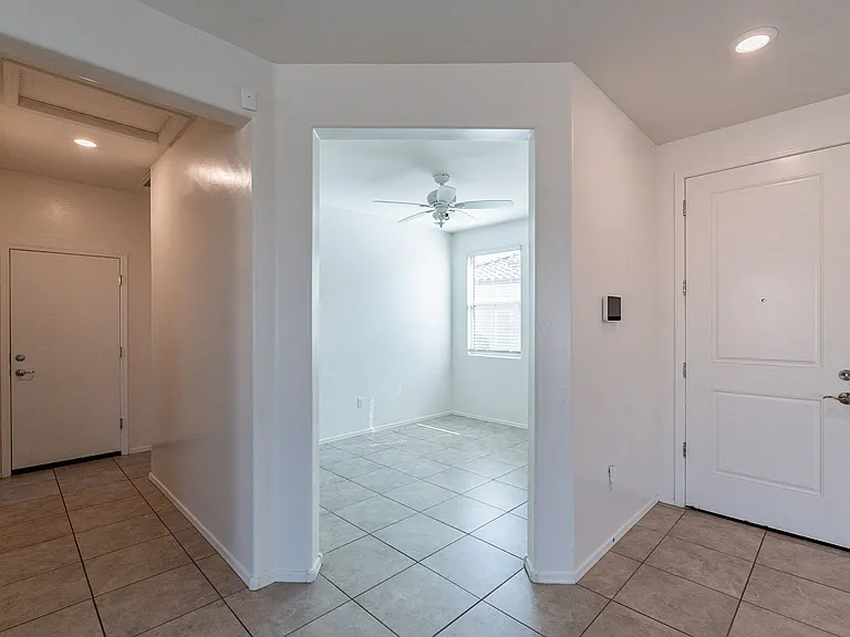 908 W Calle Sucre — Photo 11