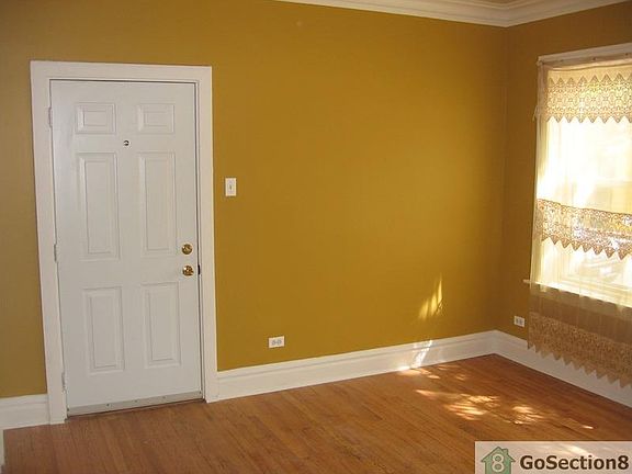 3rd image of 6904 S Artesian Ave #2