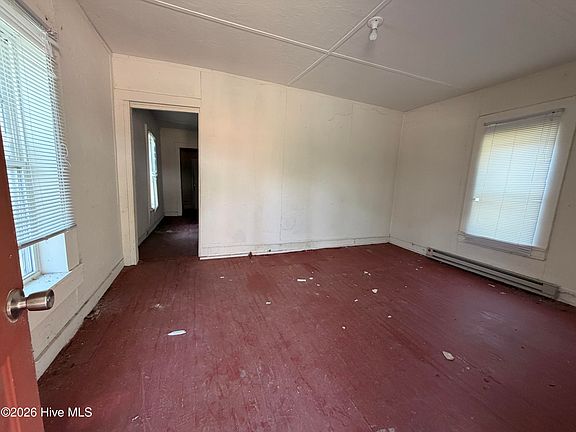 4th image of 507 Grace Street S