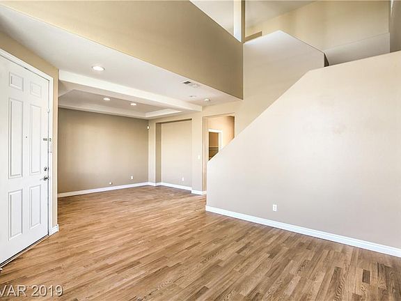 2nd image of 1905 E Hammer Ln