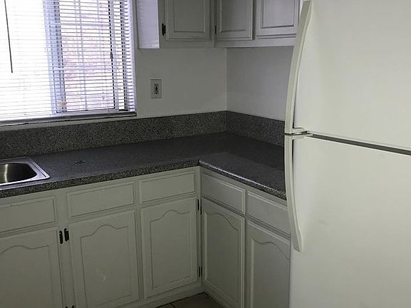 4th image of 733 S Boyle Ave