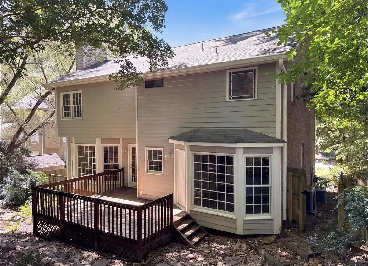 4 bed, 3.5 bath, 2660 sqft, $2,100 — Photo 3